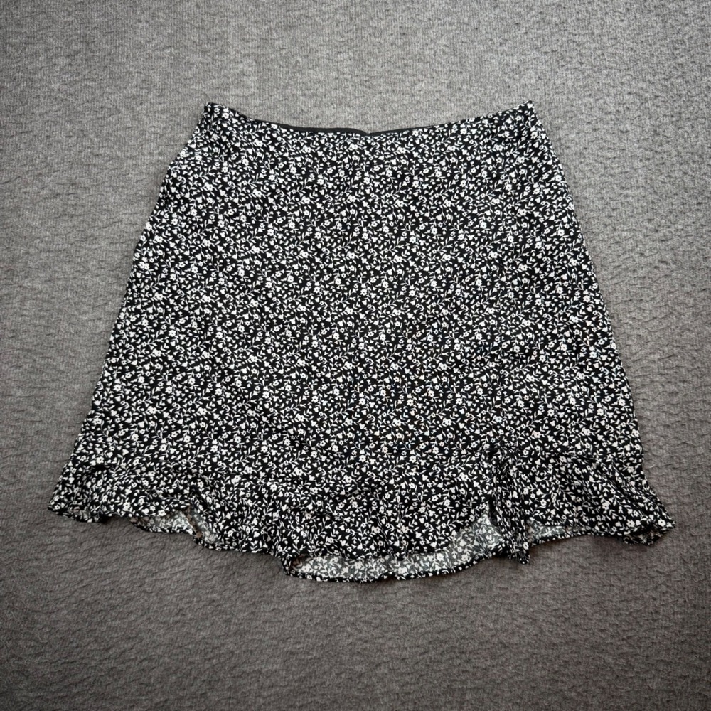 Forever 21 Mini Skirt Women's XS Black Floral Ruffle Hem Rayon A-Line Zip‎ Up
